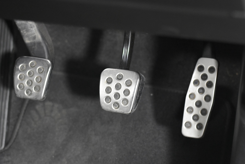 <p>2019 Athena 850-HE Tracked Scissor Lift</p>