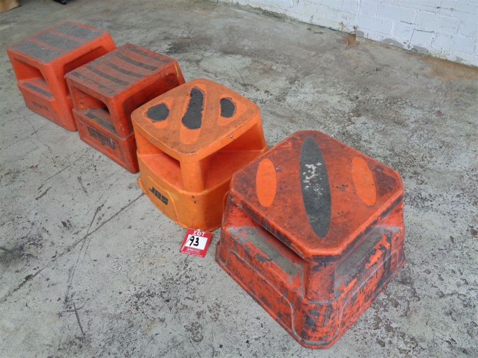 8mm Multi & Antique Silver Spacer Bead Letter 'O'  Bracelet.