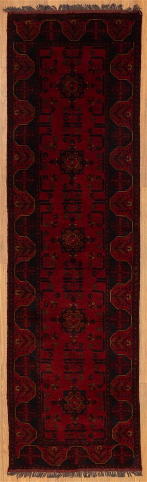 SIGNATURE Glitter Flocked Garland w/ LED Lights, 2.74m. NB: Untested