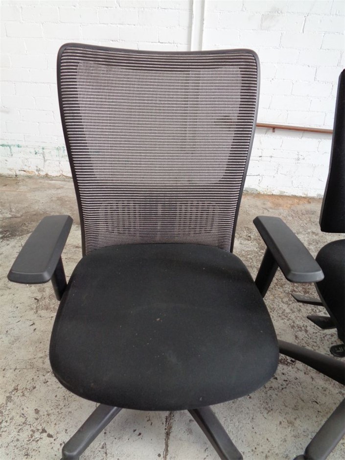 2 x GLAD Foil Heavy Duty, 150m x 30cm. N.B. 1 x not in orignal packaging &