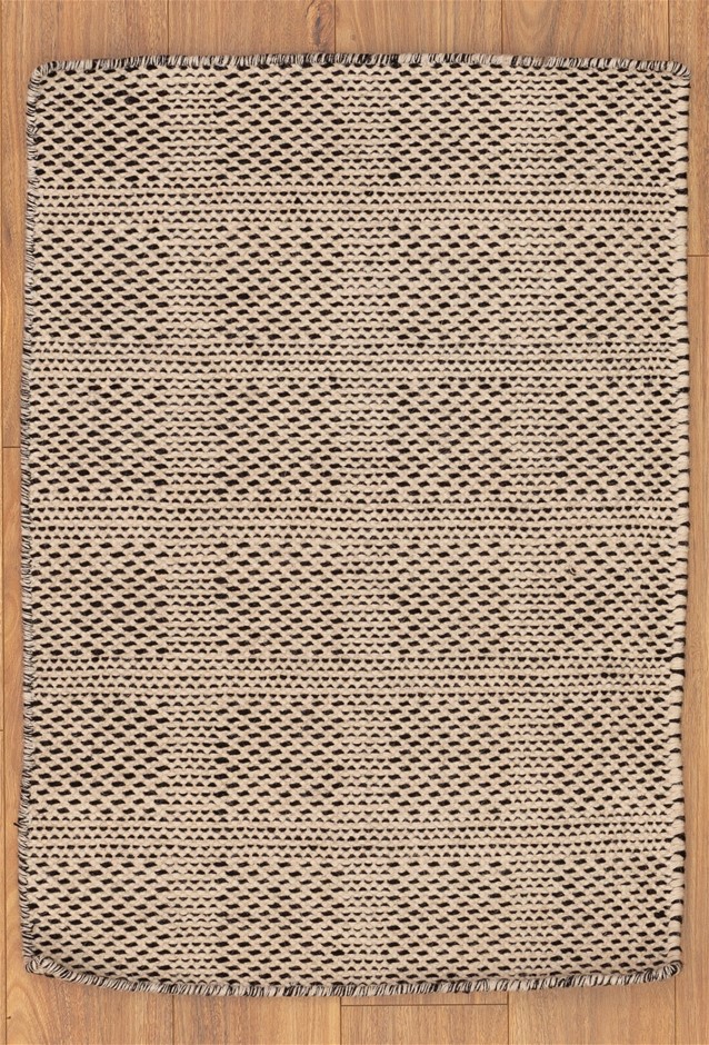 KLEENEX 60pk Toilet Paper, Complete Clean, 180 Sheets. N.B: Damaged packagi