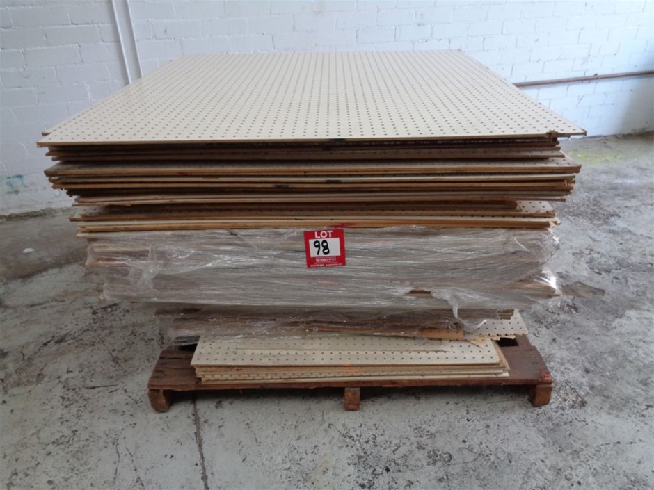 Pack of 192pc SIGNATURE Freezer Large Bags, 4.5L. N.B: Damaged packaging.