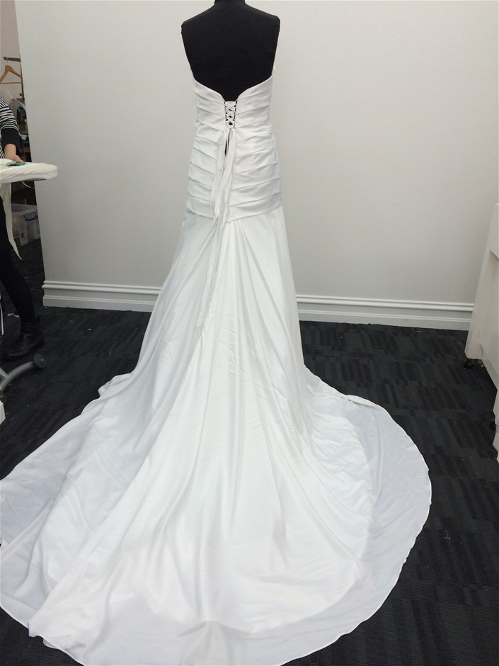 Snapware Pyrex Glass Container 18 Piece Set. NB: 1 lid has damaged flap.