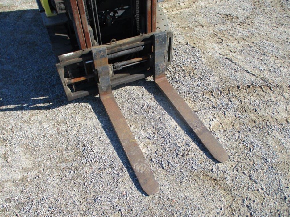 2 x GOLDAIR Select Pedestal Fan, 40 cm, White. NB: Slightly Damaged Packagi