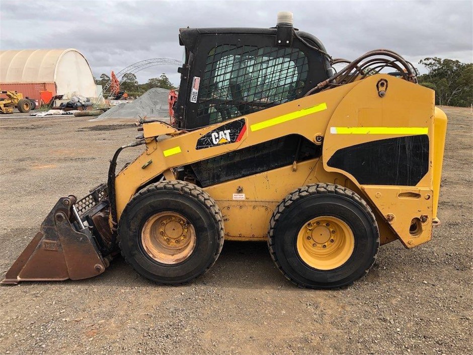 1.06ct Radiant Natural Emerald - Oval Cut