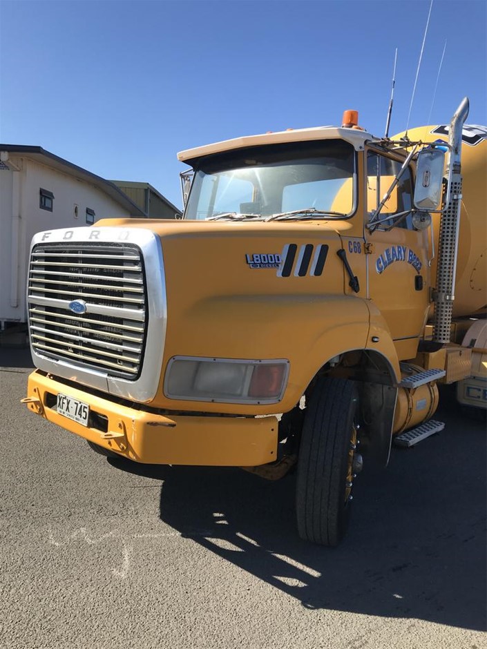 0.38 Ct Oval Green Sapphire Gemstone