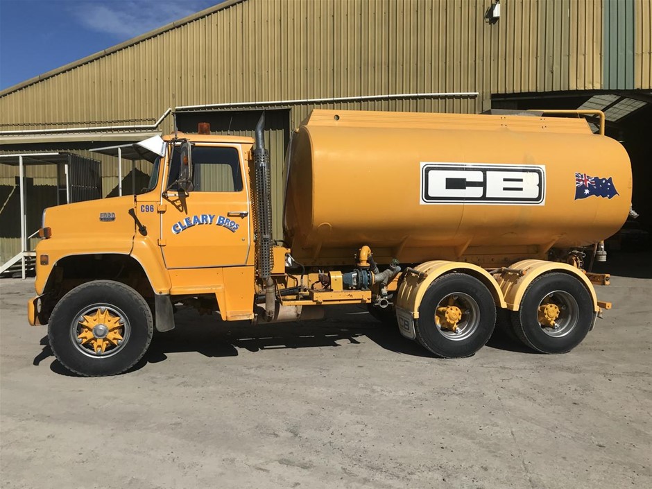 <B>Display Refrigerator (Commercial)</B>