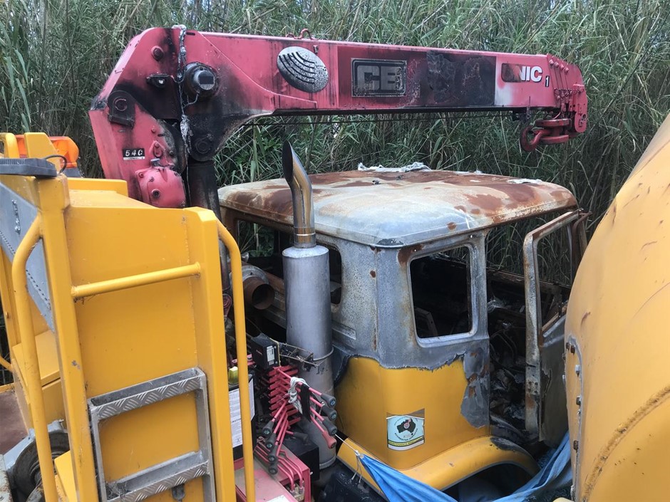 Medela Motion InBra Wearable Electric Breast Pump + Storage Bag NB: minor u