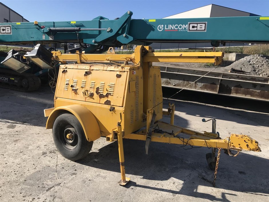 Victorinox Swiss Army Pocket Knife Explorer with 16 Functions, Red. <b>You