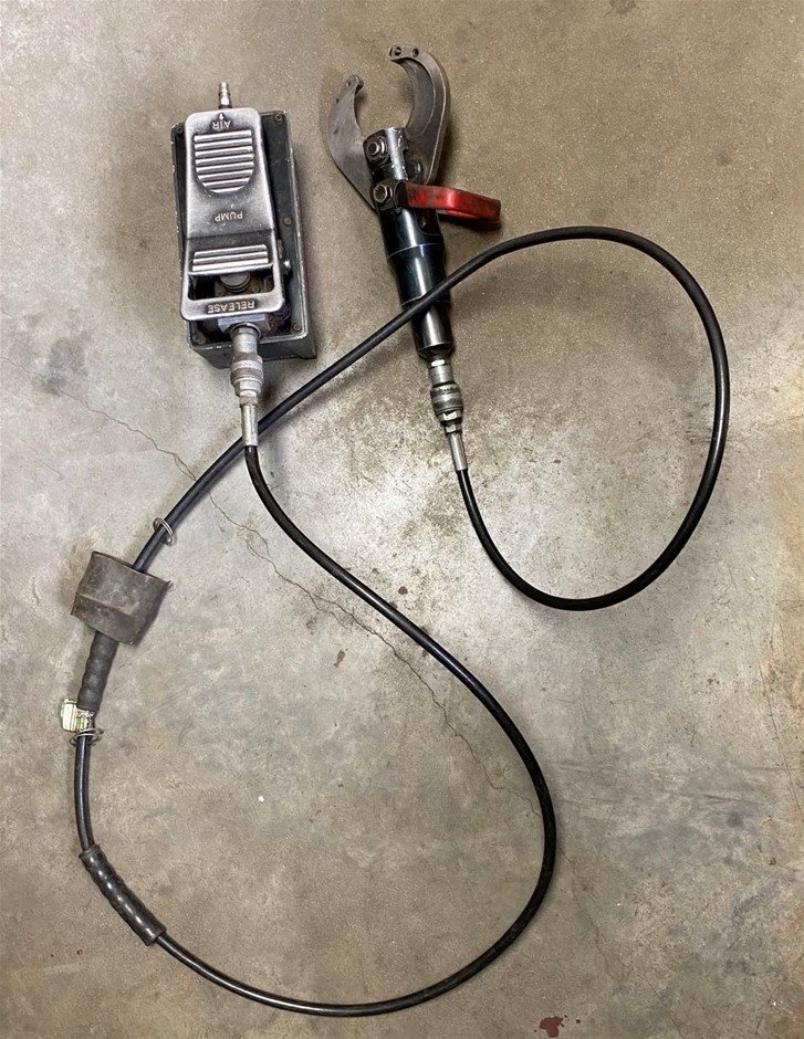 TOSCA Huston Hardside 80L Medium Luggage Trolleycase, Black. NB: minor use