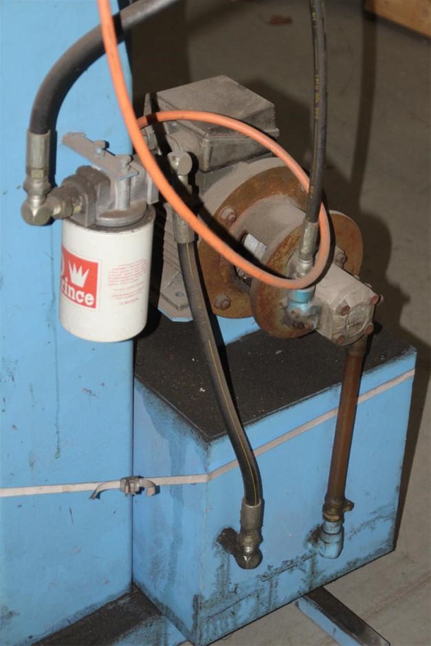 113 carat-Very rare Purple Scapolite Fluorescent Long & Short Wave Glowing