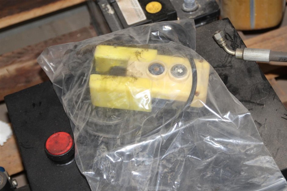 18K White-Filled Cuban Chain Necklace with Simulated Diamonds - 60.9cm