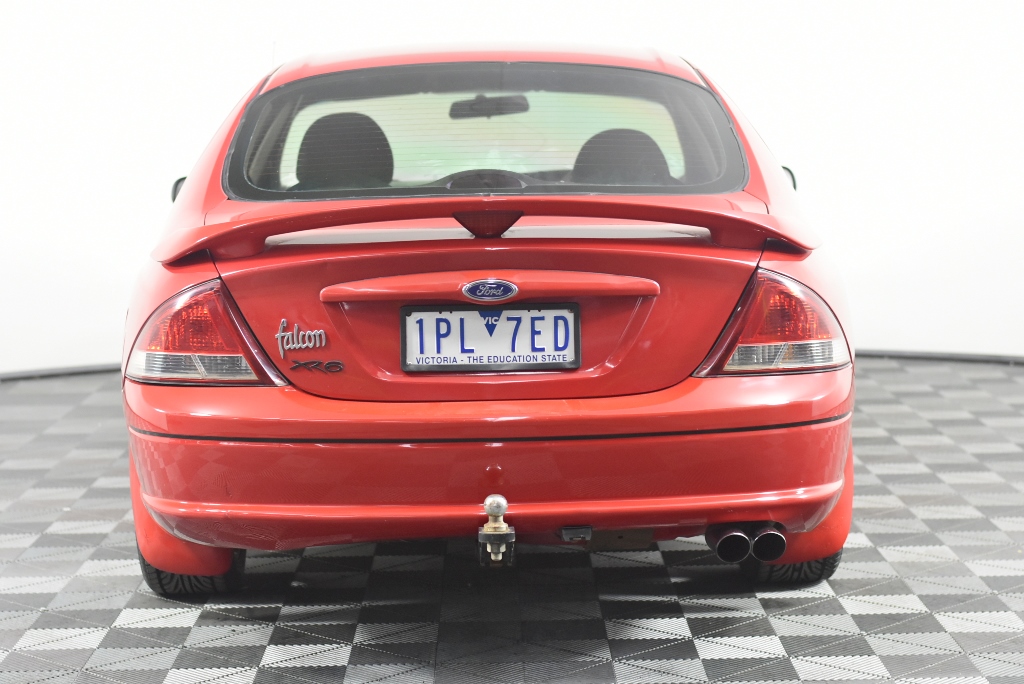 6-Pack GILDAN Men's Tag-Free Crew Tees, Size L (42-44), 100% Cotton, White.