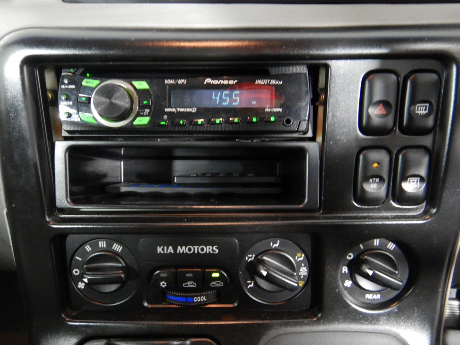 BREVILLE the Bakery Chef Hub Mixer (Black Truffle), LEM750BTR2JAN1. NB: Dam