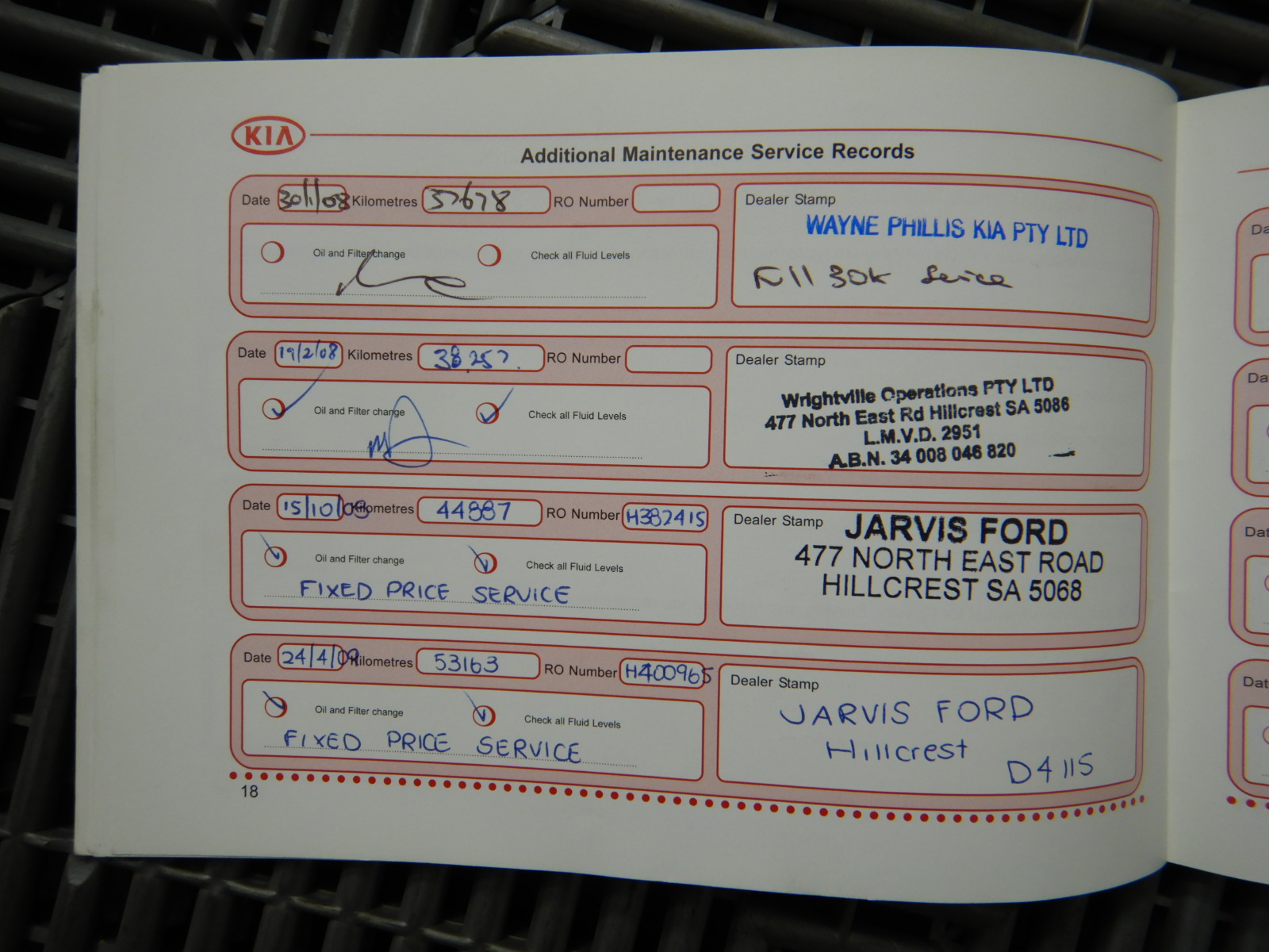 IGLOO Maxcold 156L Chest Cooler. NB: Minor use, not in original box.