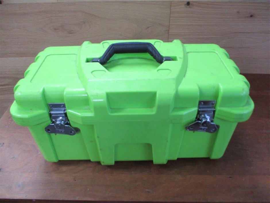 INSTANT POT 9-in-1 Duo Plus 5.7L Electric Pressure Cooker. 13 Smart Program