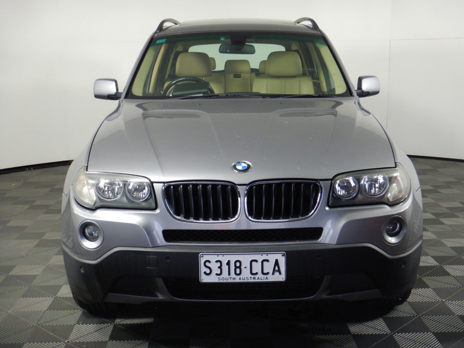 MIU Mixing Bowl With Graters 4-Piece Set. NB: 1 x lid is chipped.