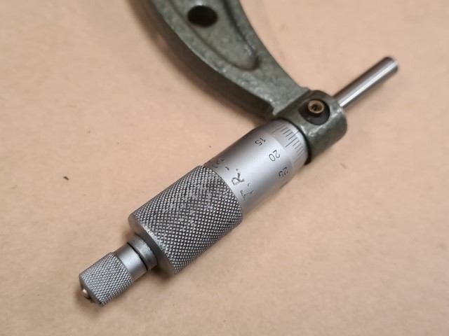 TOSCA Bahamas Luggage, Large: 74cm, Black. PC: 071. NB: Has been used, Has