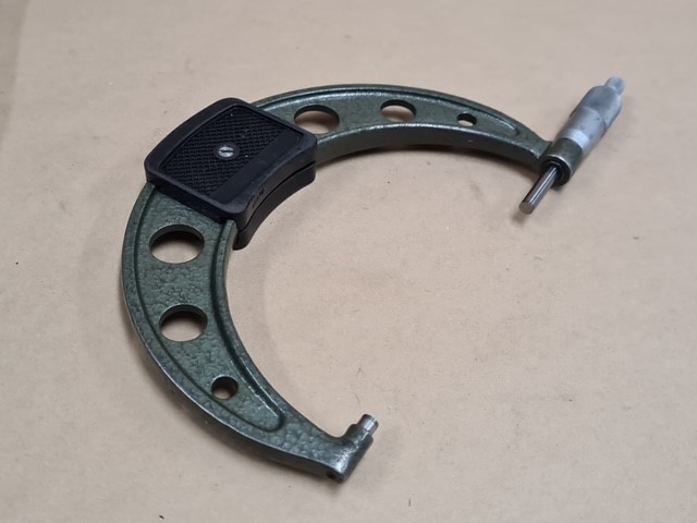 2 x NIKKO Radio Control Elite Race Car, Red Bull #16 Ford, White. N.B: Used