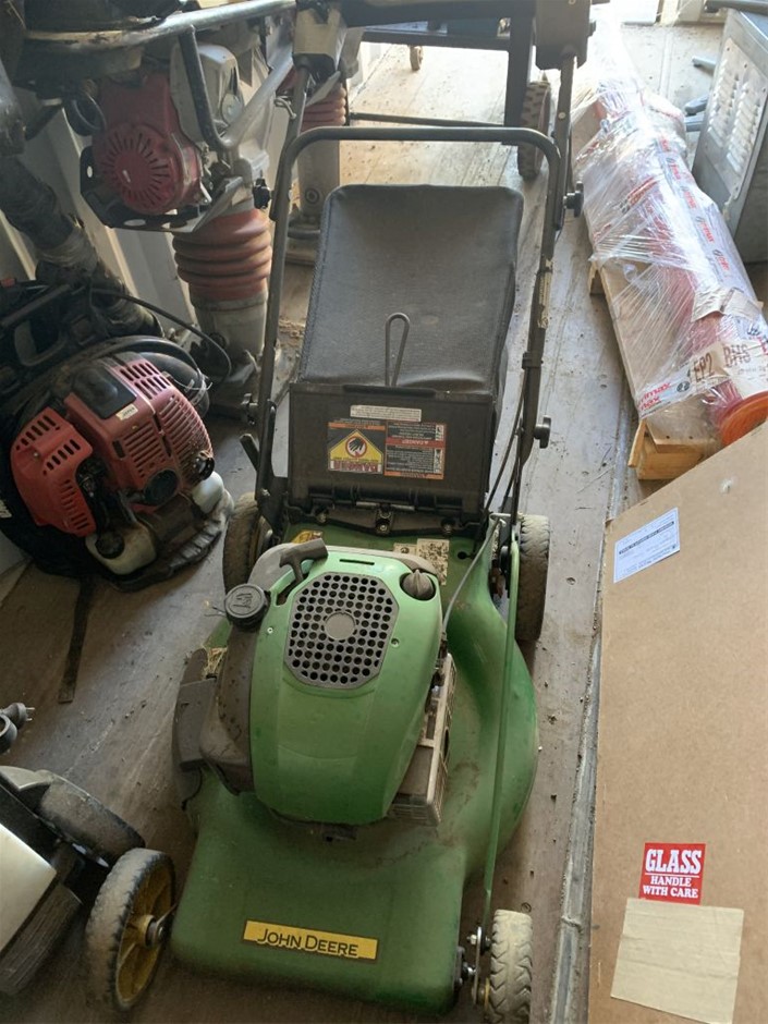 Bradman 5 Dollar Bi Metal Coin on Card of Issue 1996 Issued by RAM