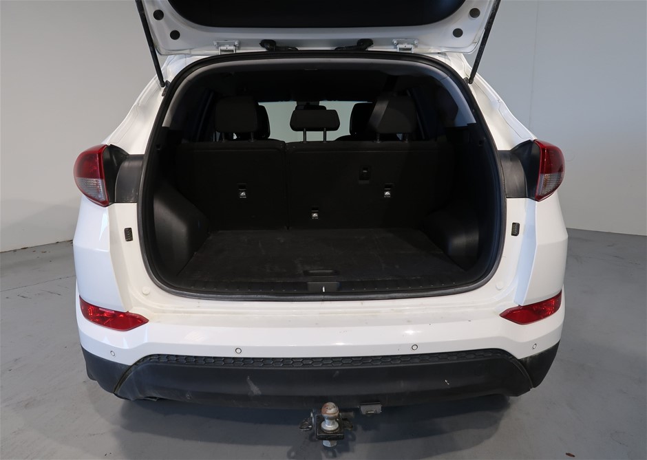 Wolf Blass Red Label Chardonnay (6x 750mL).