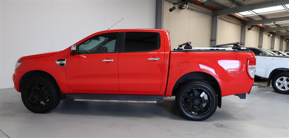 Bulk Pack of 5 Earrings in Gold