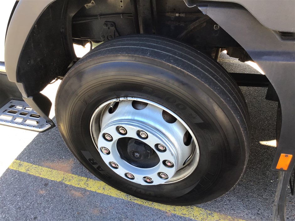 18K Gold-Filled Cuban Chain Bracelet with Simulated Diamonds - 17.8cm