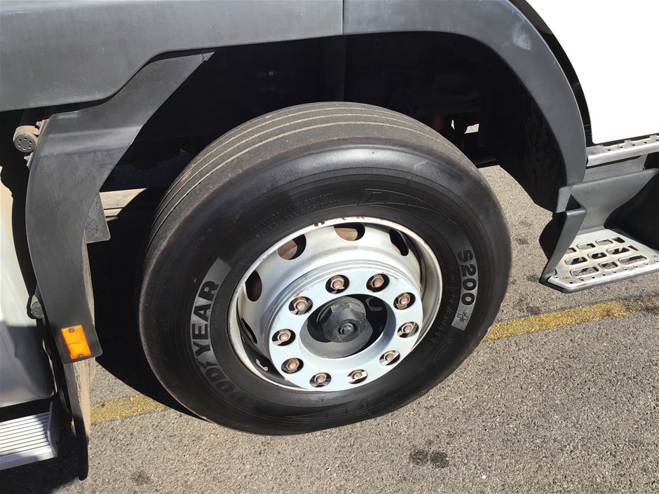 18K Gold-Filled Cuban Bracelet with Simulated Diamond Clasp - 19cm