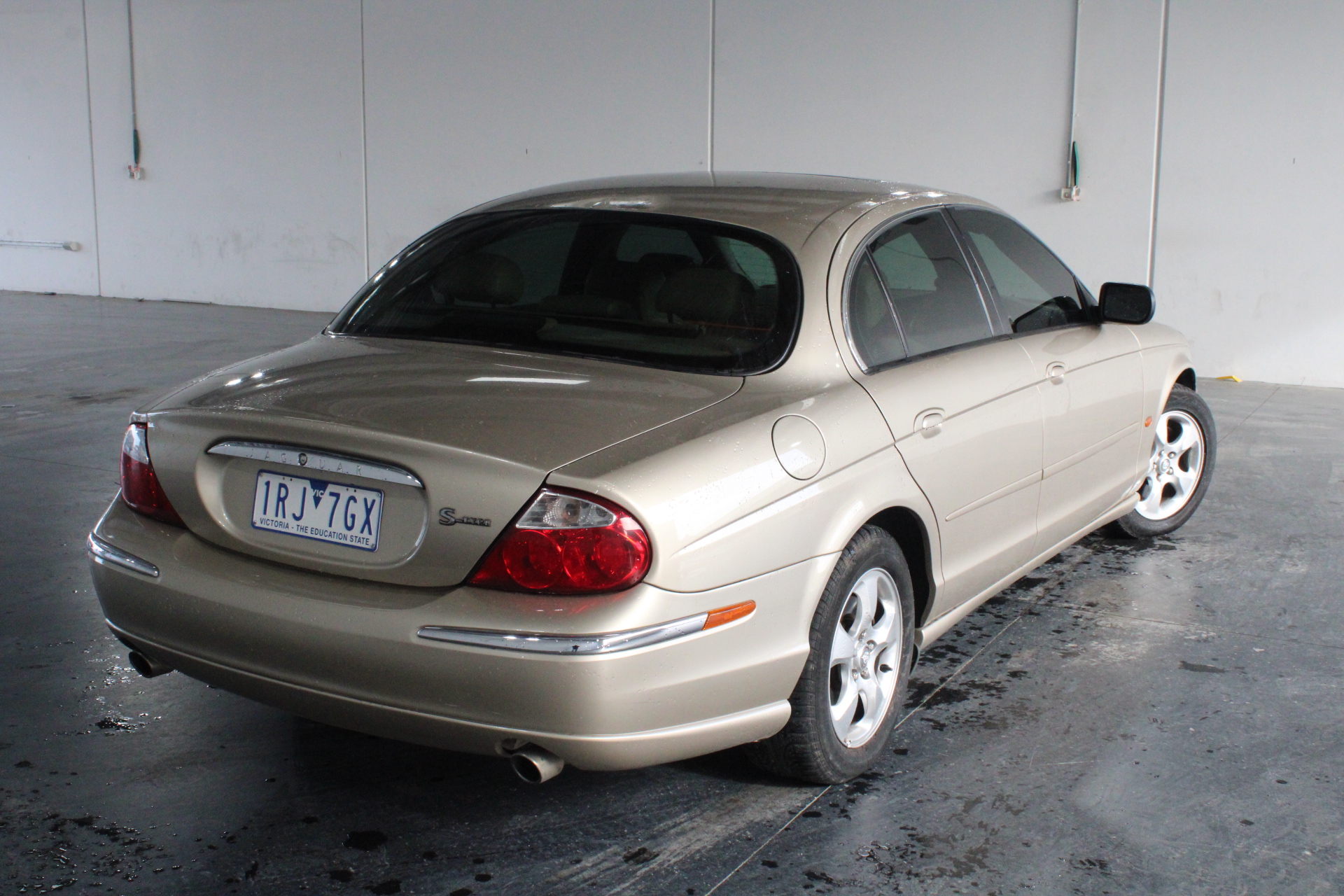 50 x FRONTIER Disposable P2 Flat Fold Respirator with Valve. NB: Not in Ori