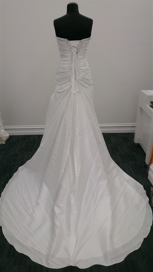 Wolf Blass Red Label Sauvignon Blanc (6x 750mL). Current Vintage Release.