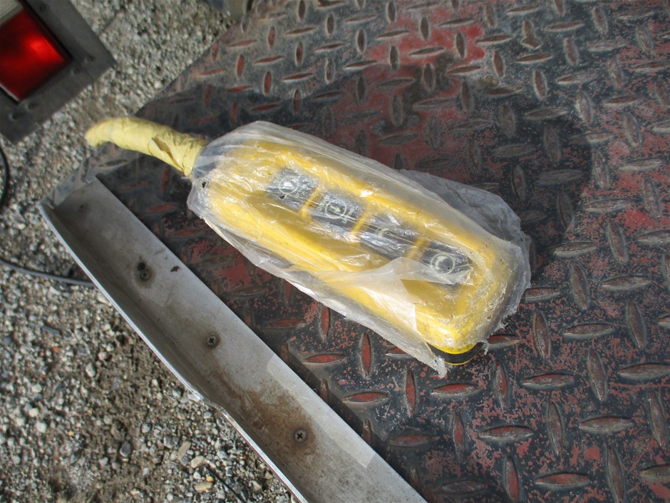 Samsung BAR Plus 64GB - 300MB/s USB 3.1 Flash Drive Titan Gray (MUF-64BE4/A