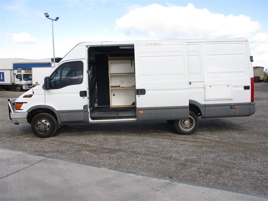 0.245ct GRA Certified Moissanite 925 Silver Swirl Band Ring - Size 7