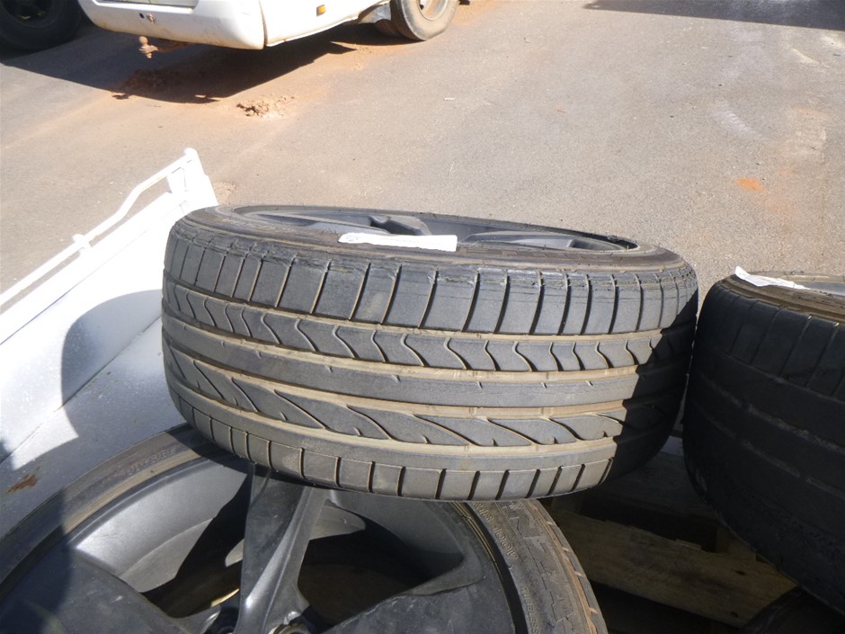 1966 Australia Silver Queen Elizabeth coin & 0.10 Xag silver bar x 4