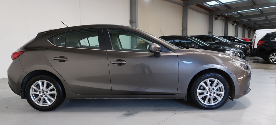 Bradman 5 Dollar Bi Metal Coin on Card of Issue 1996 Issued by RAM