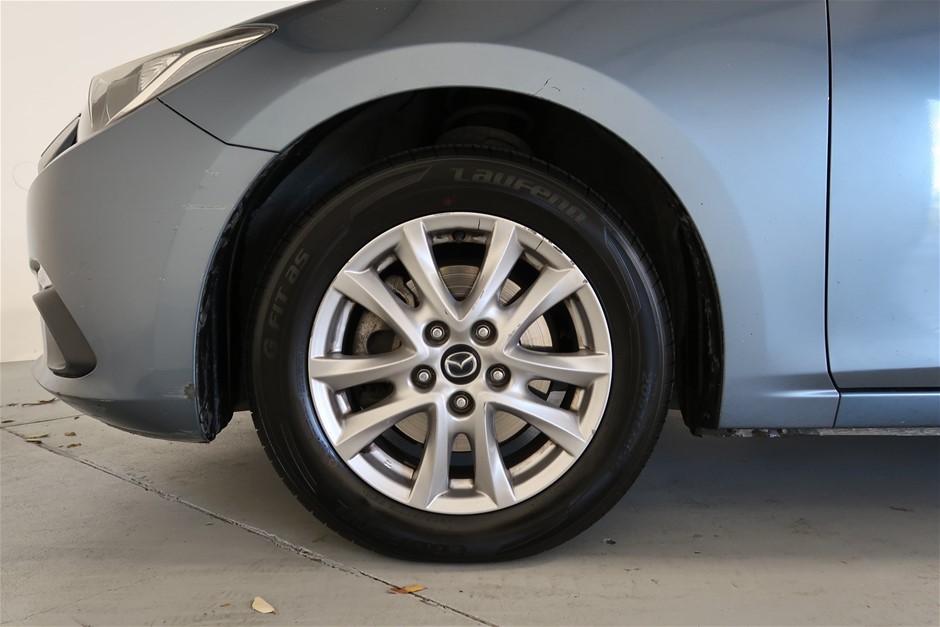 3.40ct Round Treated Black Dia. & 0.17ct 10 Stones Round White Dia. SI1-SI2