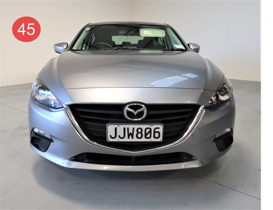 9ct White Gold Stud Earrings