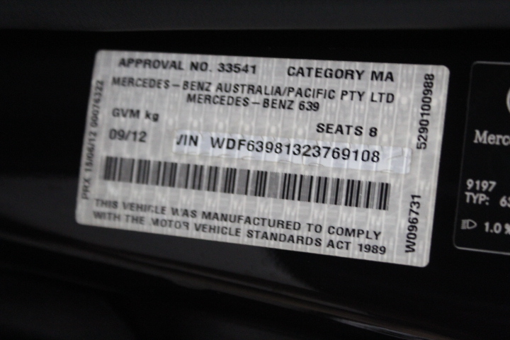 1.01ct Marquise Dia. G/P1 & 0.15ct Six Stones Baguette Dia. G/VS Ring 18K