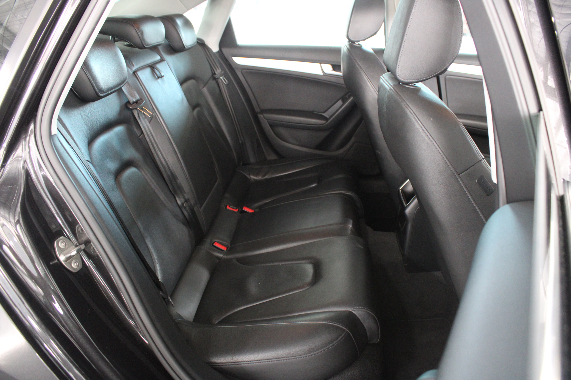 Quantity of 4 23.5-25 Earthmoving Tyres(Unused)