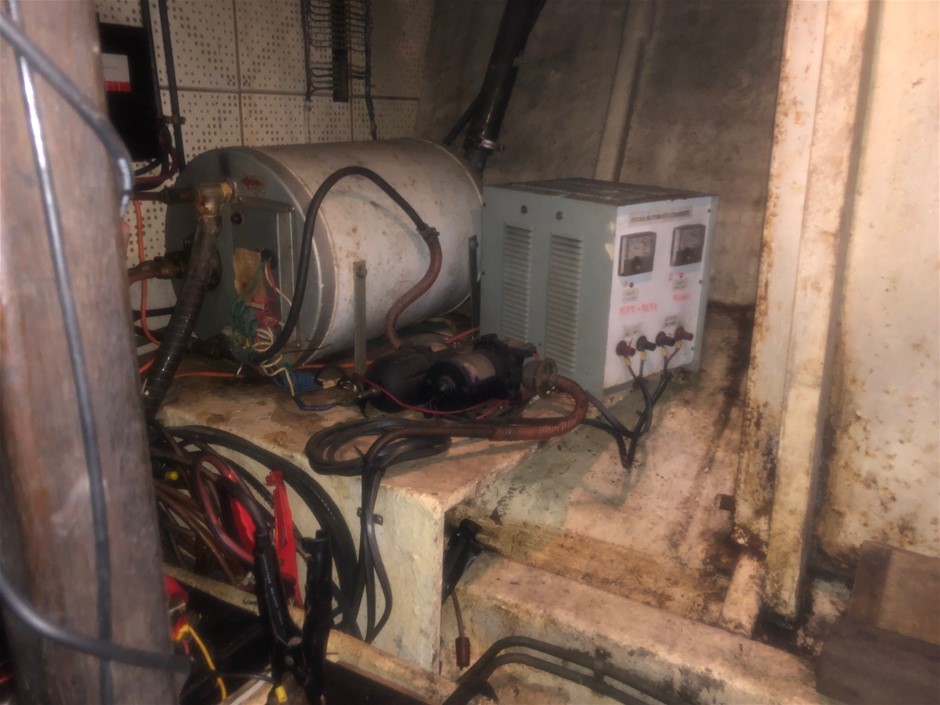 New in Box Shower Head, 200mm Square, Brushed Chrome -Qty 1