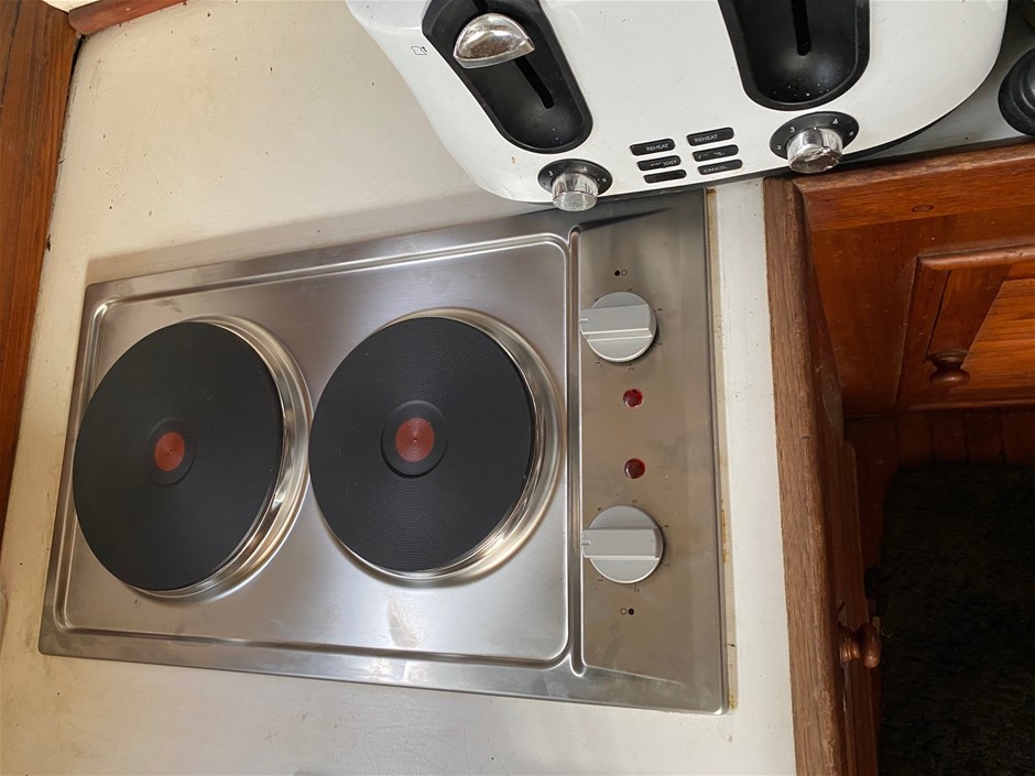 New in Box Simply Inspiring Swivel Kitchen/Basin Mixer Tap - Qty 1