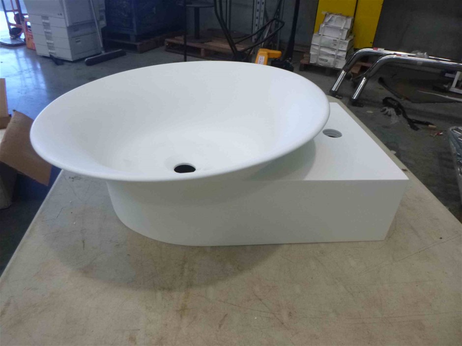 2010 BATHURST WINNER GOLD MEDALLION IN BOX LOWNDES HOLDEN VE COMMODORE