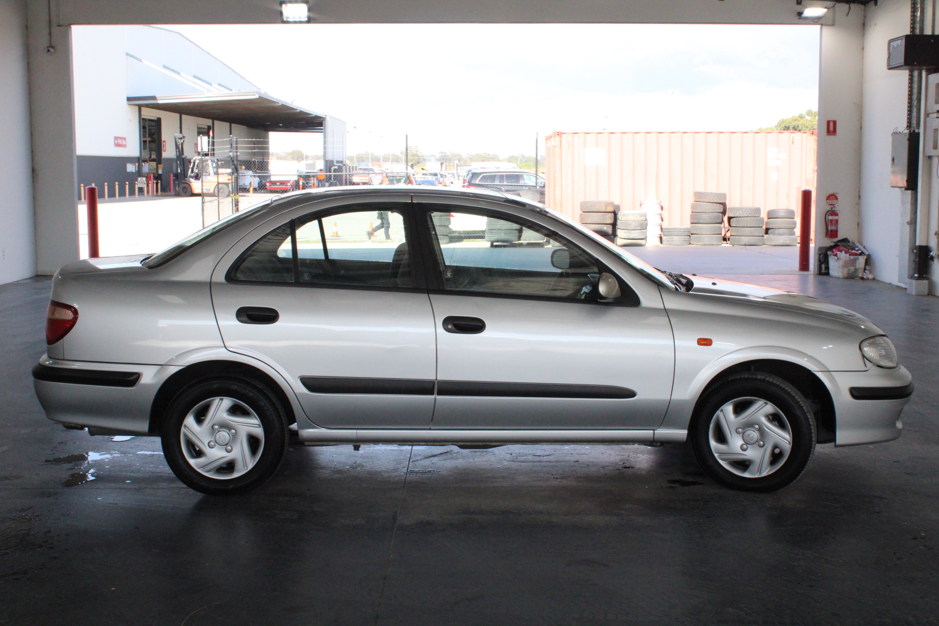 1/100 Scottdale x 2, 1 gram Valcumbi silver bars x 2 & 1 Kilo Copper Bar