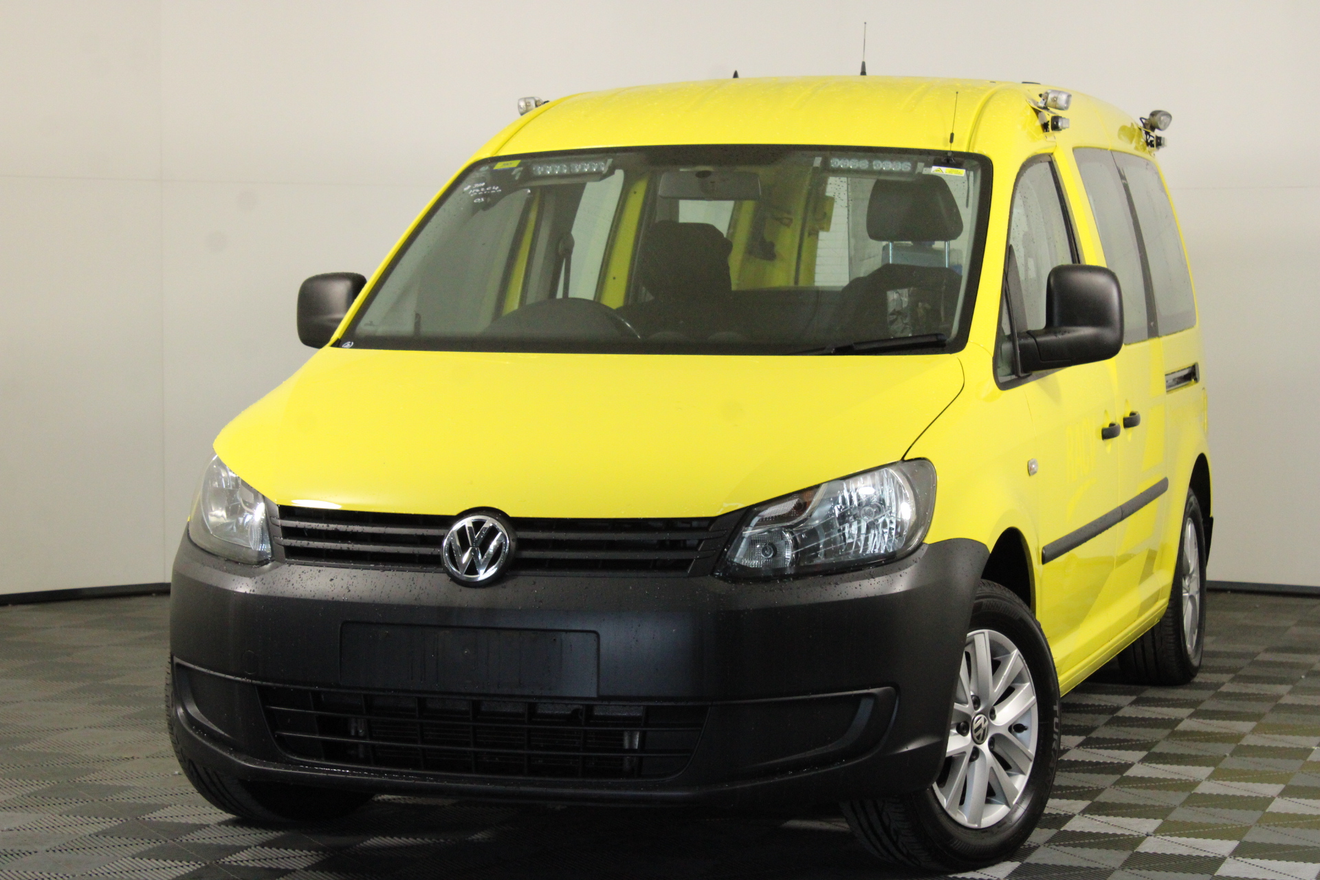 Renovator Type TM3 Counter Rotating Brush Carpet Cleaner