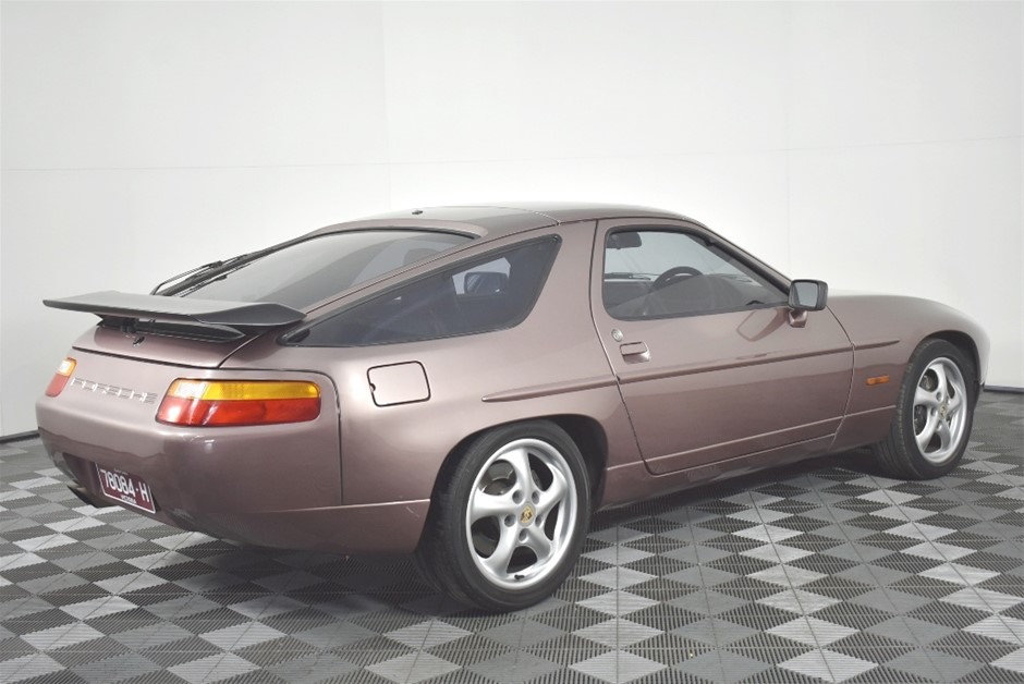 Wolf Blass Red Label Chardonnay (6x 750mL).