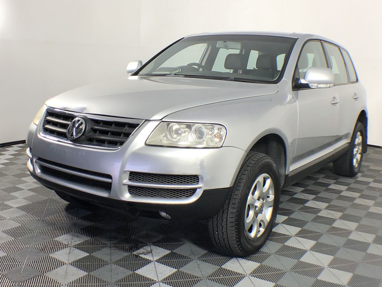 AMAZON BASICS 50 Liter Soft-Close Trash Can with Foot Pedal, Brushed Stainl