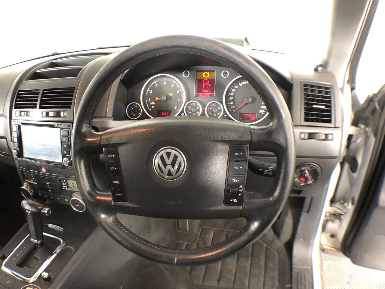 EGLO Noosa DC Fan 18W Tri-Colour Led Light White 116cm, Model 204801. NB: I