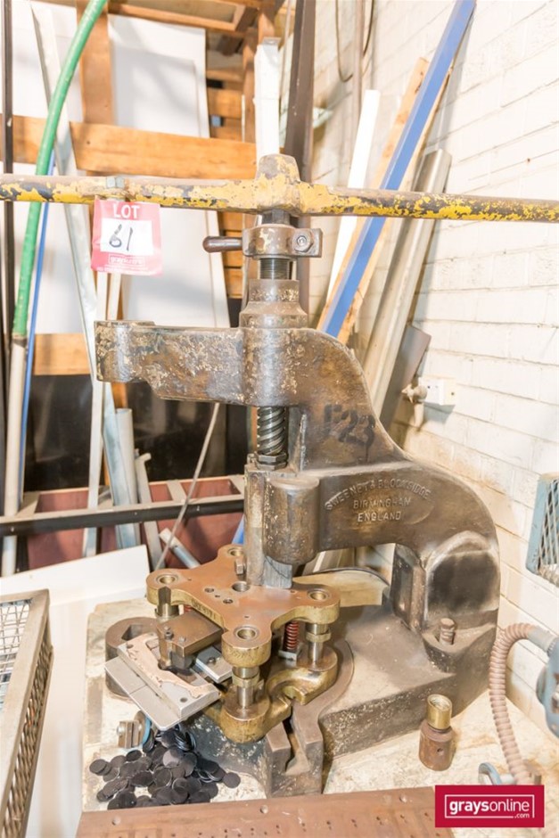 HILLS 6 Lines Rotary Clothesline, Cottage Green.