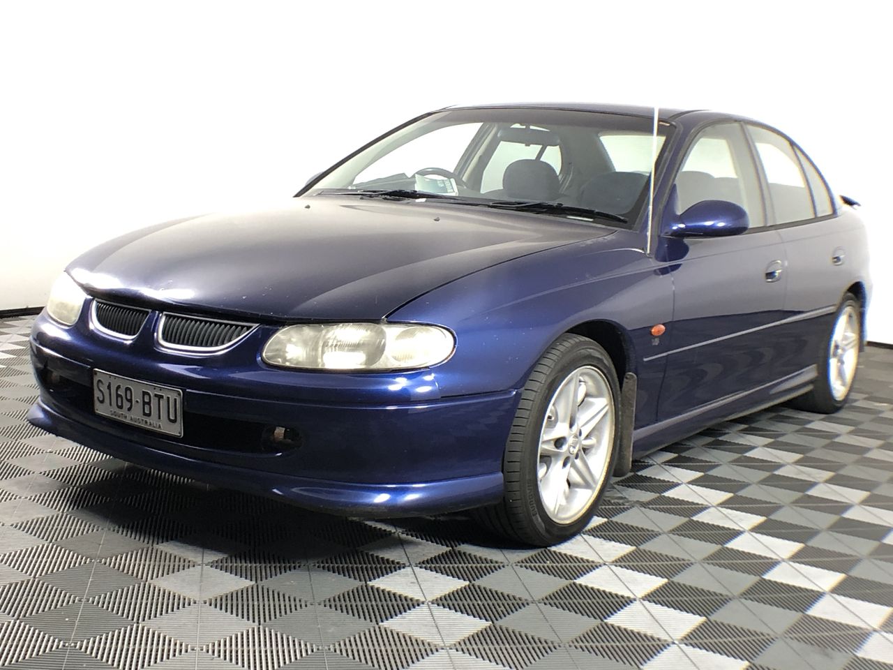 ZINUS Queen Bed Frame, Figari Bamboo and Metal, 2.05L x 1.55W x 0.99H m, Br