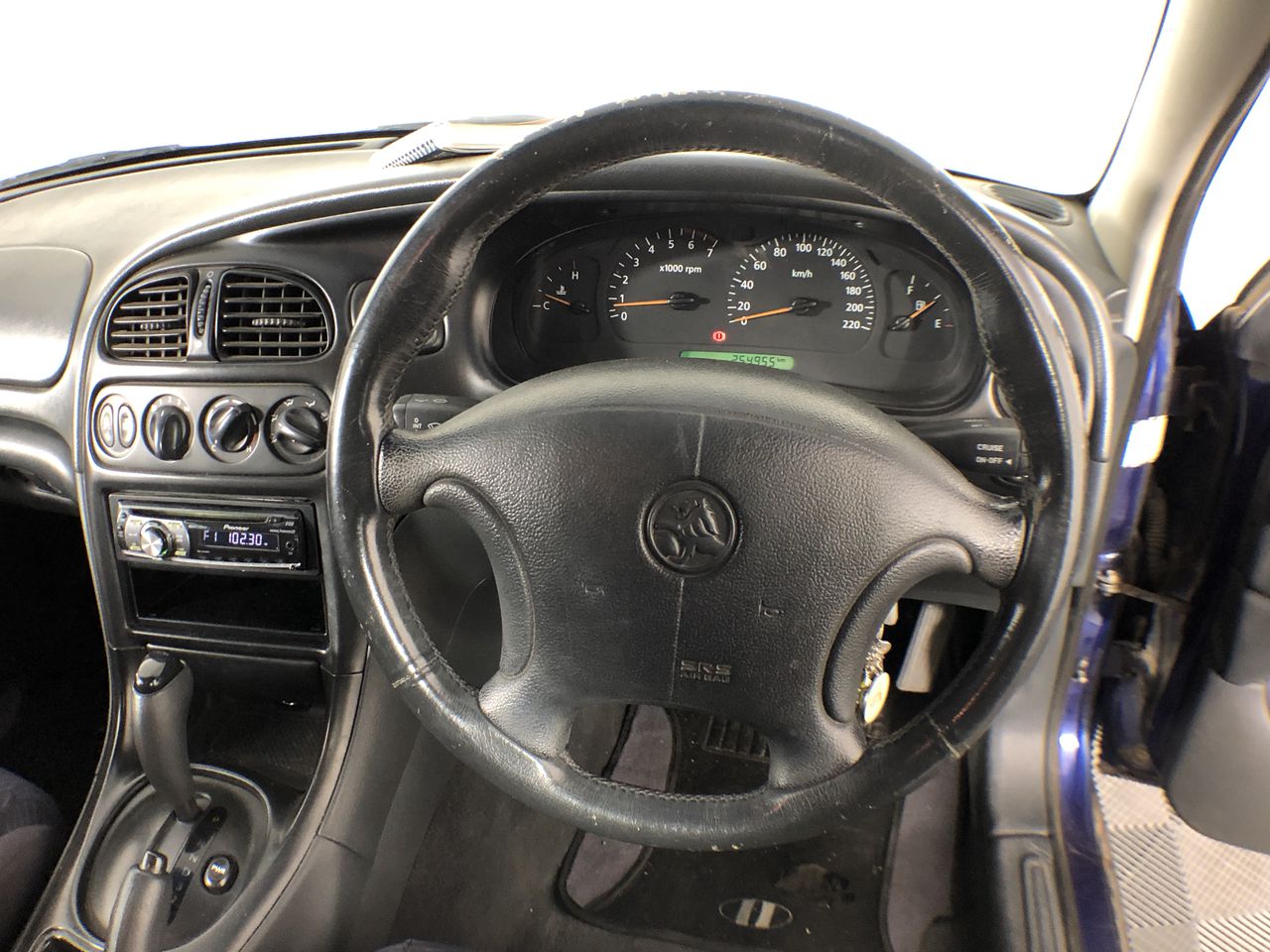 PHILIPS Oscillating Tower Fan 5000 Series, 105 cm, Dark Grey, Model CX5535/