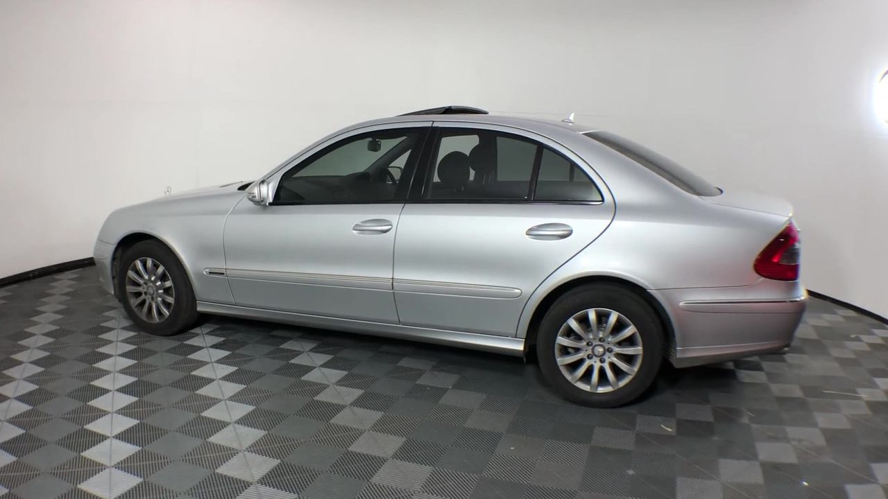 AMAZON BASICS 8-Panel Plastic Pet Pen Fence Enclosure With Gate - 163 x 163